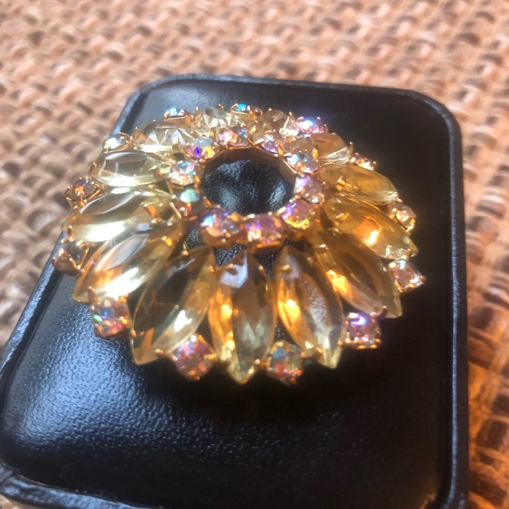 Vintage Gold Tone Rhinestone Brooch - Picture 6 of 9